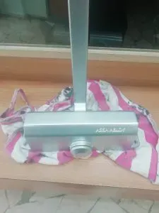 Pose ou remplacement de ferme-porte